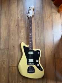 Fender Player Jazzmaster Buttercream / Pau Ferro HH Humbuckers Floating Tremolo
