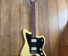 Fender Player Jazzmaster Buttercream / Pau Ferro HH Humbuckers Floating Tremolo