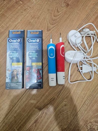 oral b kids electric toothbrush x 2 With charger and 8 brand new heads
