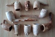 Lot of vintage clay pipes and pipe bowls