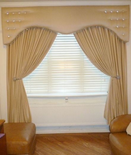 curtain  phelmet box
