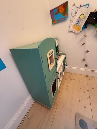 Play kitchen