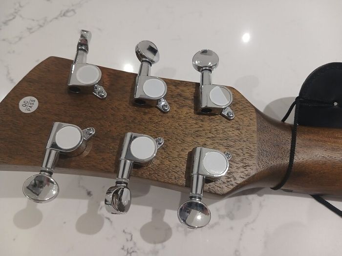 Guitar - Left Handrd