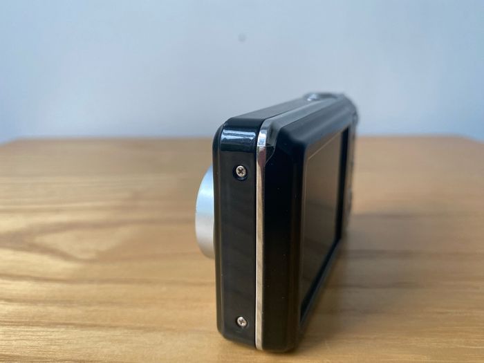 Fujifilm Finepix J30 Digital Camera 12.2 Megapixels ZOOM Issue FOR PARTS OR REPAIR