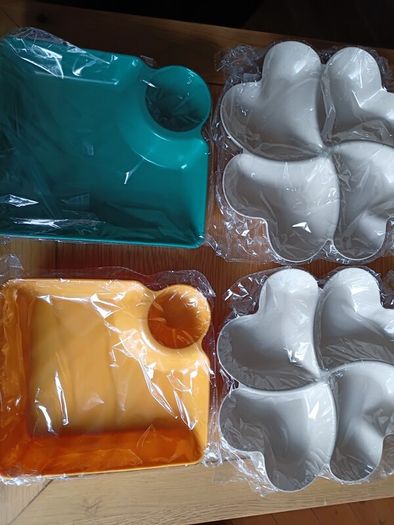 Mug & Selection of Plastic Snack Trays