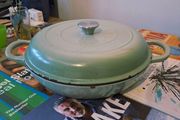 cast iron caserole dish pan