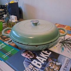 cast iron caserole dish pan
