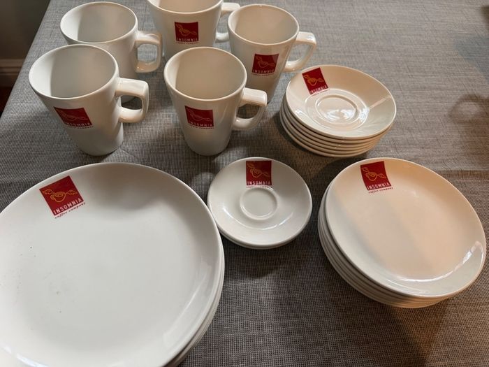 Plates and Mugs Insomnia 26 pieces