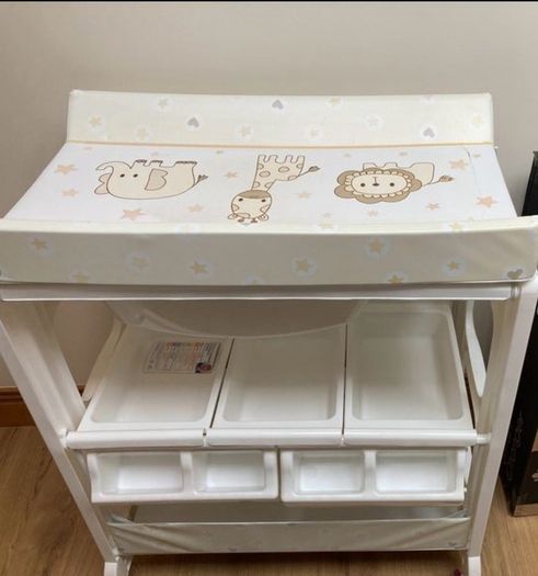 Babylo Changing Table and Bath