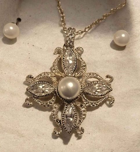 Beautiful 925 Sterling Silver Pearl Jewellery Set (Necklace & Earrings)