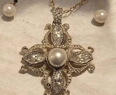 Beautiful 925 Sterling Silver Pearl Jewellery Set (Necklace & Earrings)