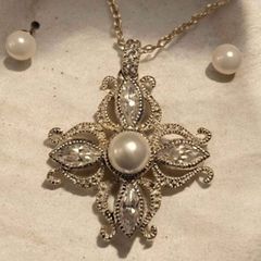 Beautiful 925 Sterling Silver Pearl Jewellery Set (Necklace & Earrings)
