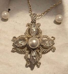 Beautiful 925 Sterling Silver Pearl Jewellery Set (Necklace & Earrings)