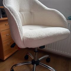 Chair with wheels