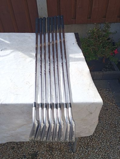 Lynx golf irons. Right handed clubs.