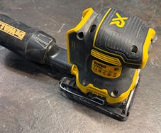 DeWalt DCW200 18V XR Brushless 1/4 Sheet Palm Sander