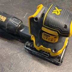 DeWalt DCW200 18V XR Brushless 1/4 Sheet Palm Sander