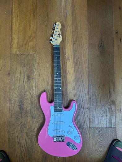 3/4 size guitar