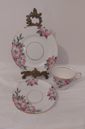 Fabulous Vintage Rare Patterned Royal Stafford Bone China Hand-Painted and Hand-Gilded Trio in a Stunning Pink Hibiscus Pattern, Pattern number 8239, Mint/Cabinet Condition