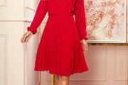 Pleated dress with a nice neckline and long sleeve - red