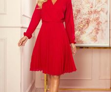 Pleated dress with a nice neckline and long sleeve - red