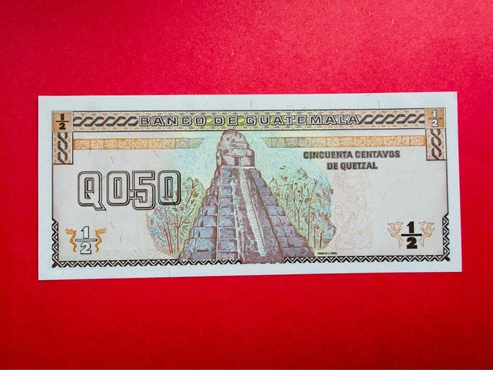 Guatemala  1/2 Quetzal  1998. Pick  98. Uncirculated