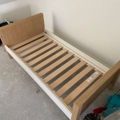 Toddler bed