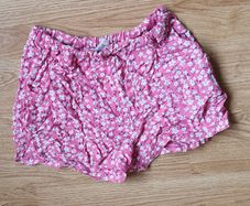 Age 7 - A Cute Pair of Shorts with side pockets - Read Carefully - E