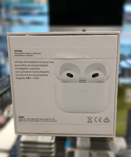 Apple AirPods (3rd Generation)  MME73ZM/A with MagSafe Wireless Charging Case