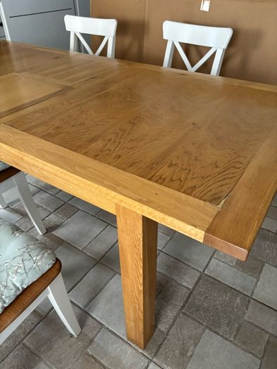 table & chairs