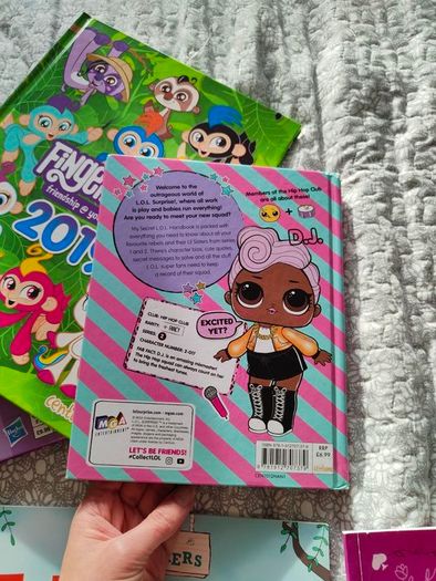 Bundle of books like new