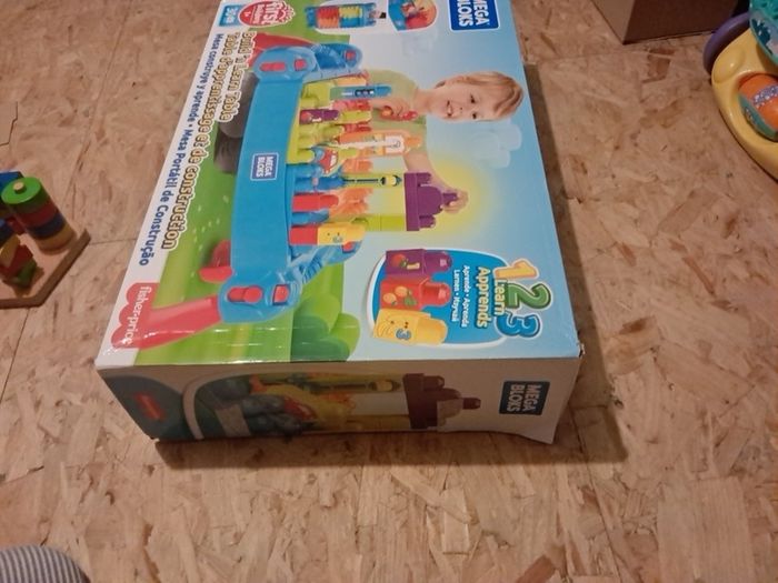 MEGA Bloks Building Blocks Build 'N Learn Table Blue and Red