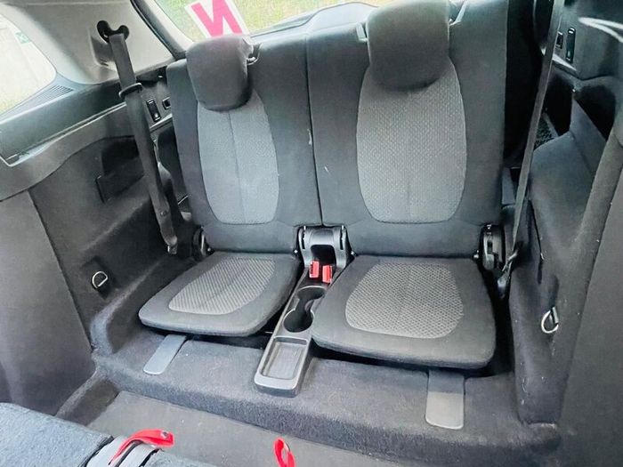 2016 BMW 218i Gran Tourer Automatic (7-Seater).