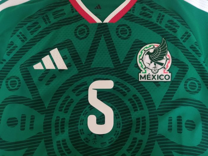 Mexico Jersey Vasquez #5 w/ WC patch - Size L - BNWT