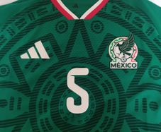 Mexico Jersey Vasquez #5 w/ WC patch - Size L - BNWT