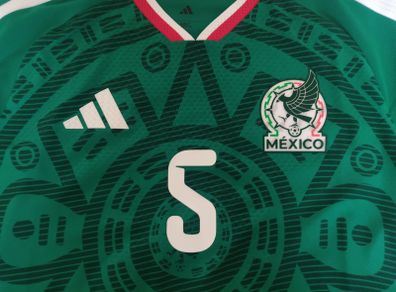 Mexico Jersey Vasquez #5 w/ WC patch - Size L - BNWT