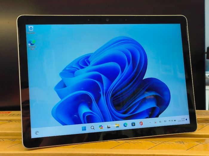 Microsoft Surface Go 2 10" m3-8100Y 8GB 256GB SSD Windows 11 Pro Face ID LTE (Sim Card Version) Touch