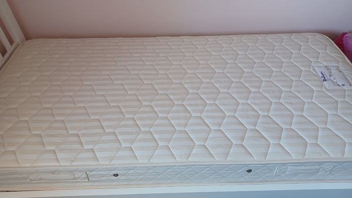 White single bed frame with or without mattress