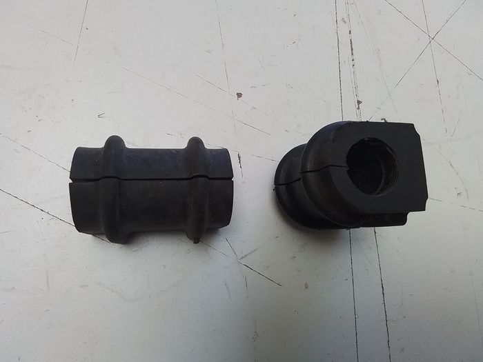 Citroen AX/ Saxo anti roll bar bushings.