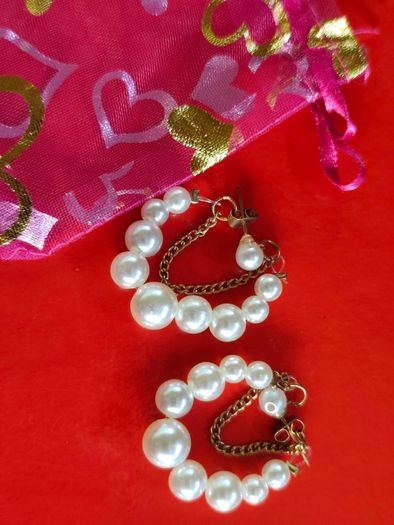 Jewellery pearl style earrings