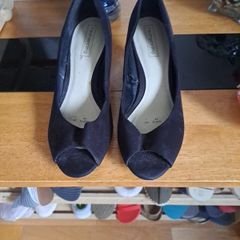 kitten heel shoes