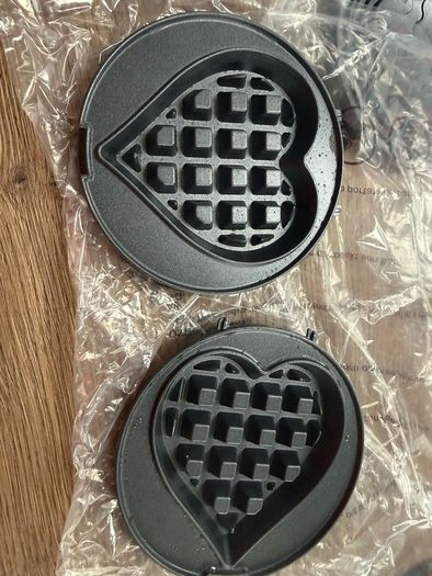 Mini waffle maker