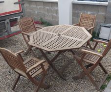 garden table and chairs
