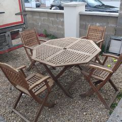 garden table and chairs