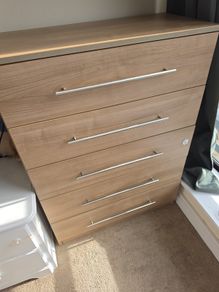 chest of drawers