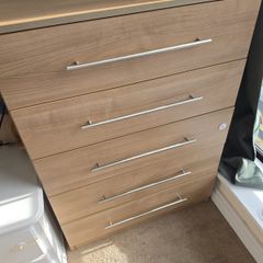 chest of drawers