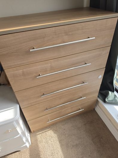 chest of drawers