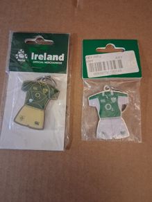 Ireland Rugby. Official IRFU Merch. Keyring Of 2007 Triole Crown Winning Jersey and 2009 Grand Skam Winning Jersey.