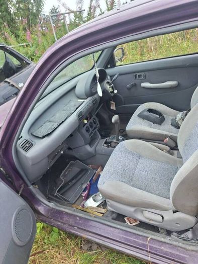 Breaking k11 Nissan Micra 97