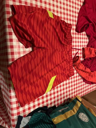 Nike strike slim fit set Adult medium( small fit).
